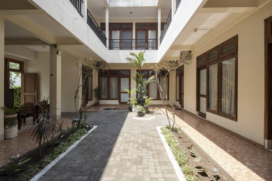 Griya Pristi Background